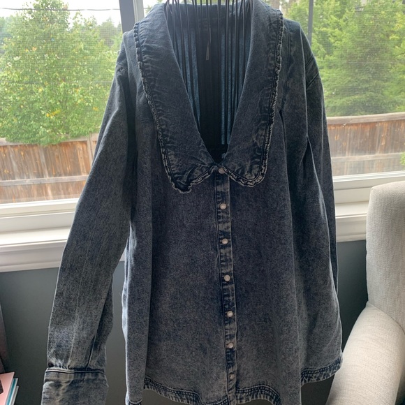 Free People- Charlie Buttondown Top - Picture 3 of 6